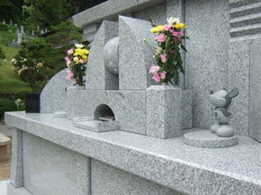 �L�����N�^�[�̃��j�������g